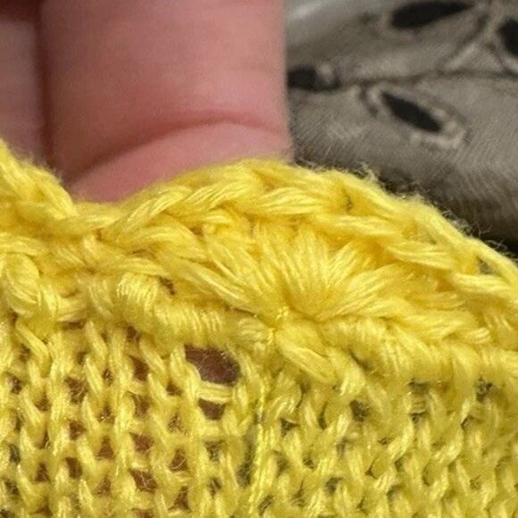 Joseph A Yellow Crochet Sweater Women’s Size Medium Bright Sleeveless Artsy Knit - Picture 8 of 10